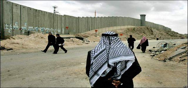OCHA: Israeli separation wall to expropriate 9.5% of West Bank area