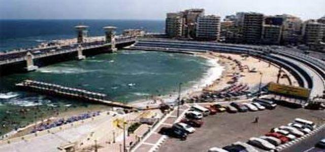 Security Assaults Al-Jazeerah Students With Electric Sticks, Detains Al-Dostour Reporter