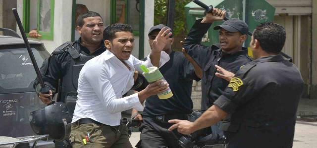 Junta Court Deals Out Rigorous Imprisonment Terms to 64 University Students in Egypt
