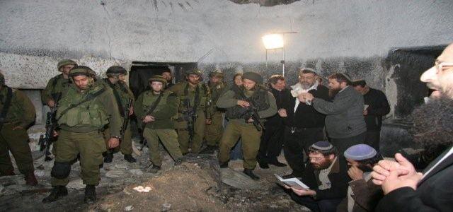 Extremist settlers storm Nablus to perform prayers in Joseph’s Tomb