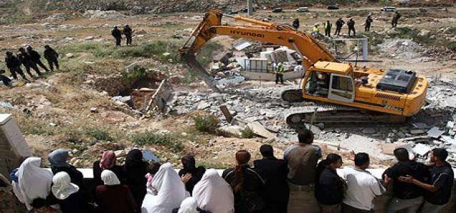 IOA to demolish 2 Nablus homes, settlers smash 2 Palestinian cars in Al-Khalil